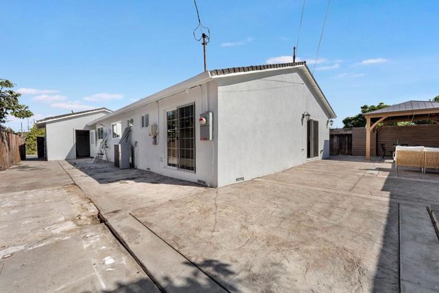 320 Manzanita Court, Milpitas, CA 95035