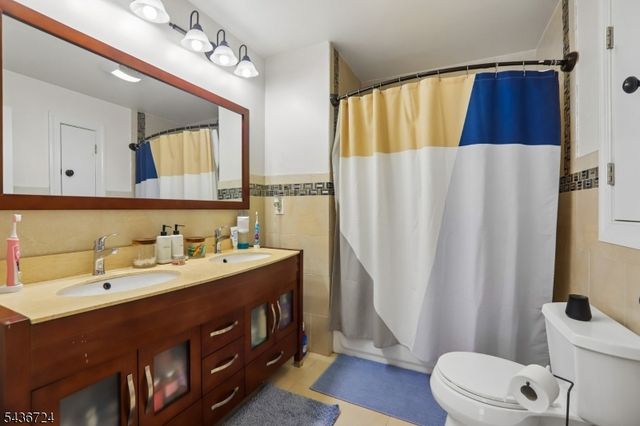 230 Birchwood Rd, Linden City, NJ 07036