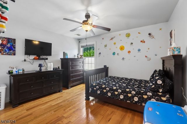 230 Birchwood Rd, Linden City, NJ 07036