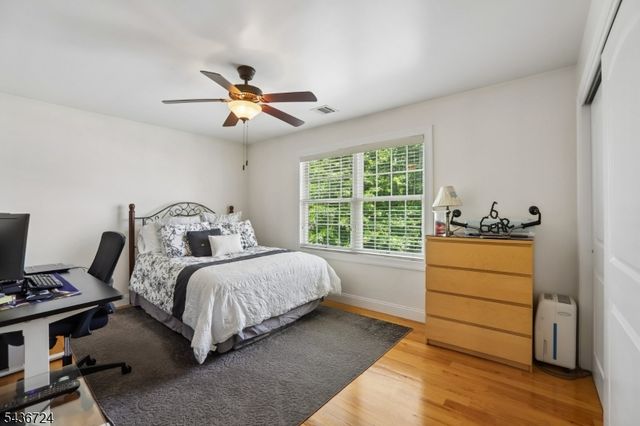 230 Birchwood Rd, Linden City, NJ 07036