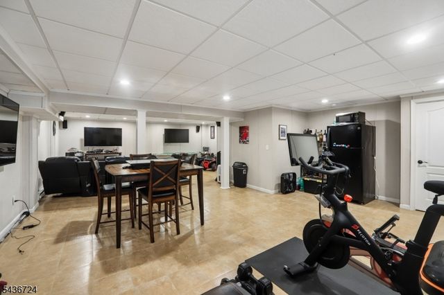 230 Birchwood Rd, Linden City, NJ 07036