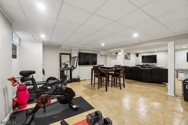 230 Birchwood Rd, Linden City, NJ 07036