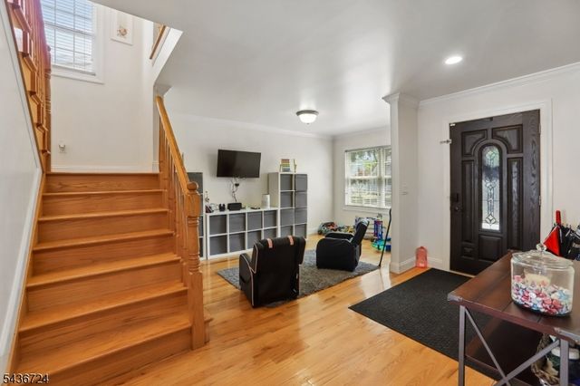 230 Birchwood Rd, Linden City, NJ 07036