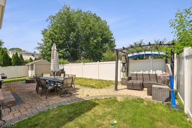 230 Birchwood Rd, Linden City, NJ 07036