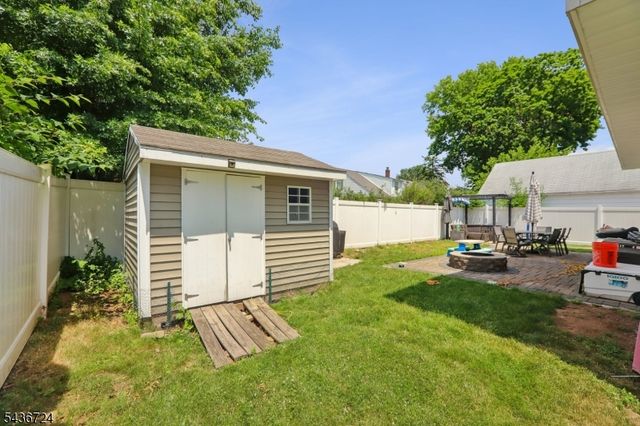 230 Birchwood Rd, Linden City, NJ 07036