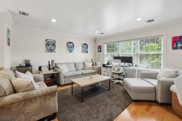 230 Birchwood Rd, Linden City, NJ 07036