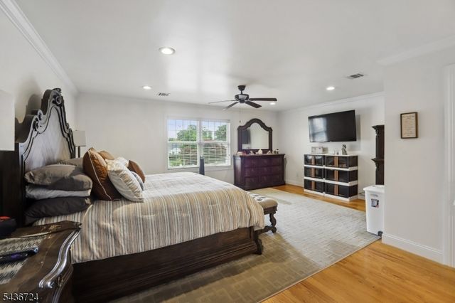 230 Birchwood Rd, Linden City, NJ 07036