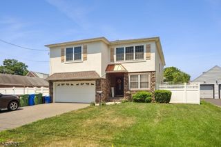 230 Birchwood Rd, Linden City, NJ 07036