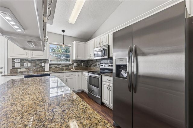 1945 Shadow Lake Drive, Gulf Breeze, FL 32563