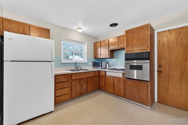 10998 Whitbyhall Drive, Bridgeton, MO 63044