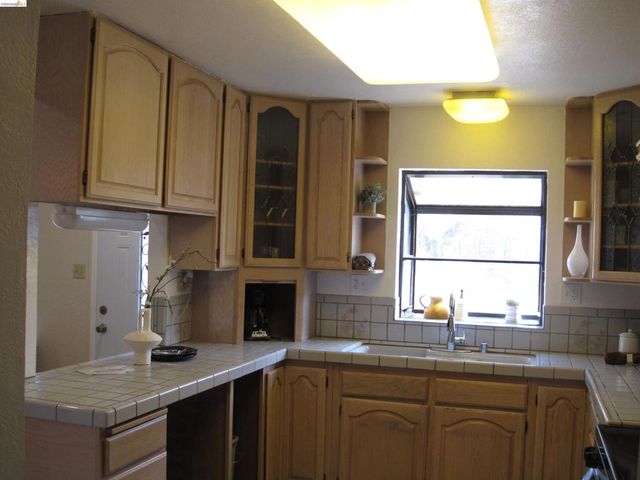 15799 Dermody Ave, San Lorenzo, CA 94580