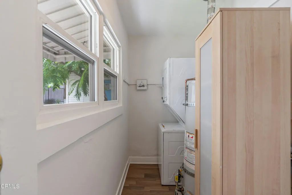 Image 11 of property listing at 610 E Angeleno Avenue A, Burbank, CA 91501