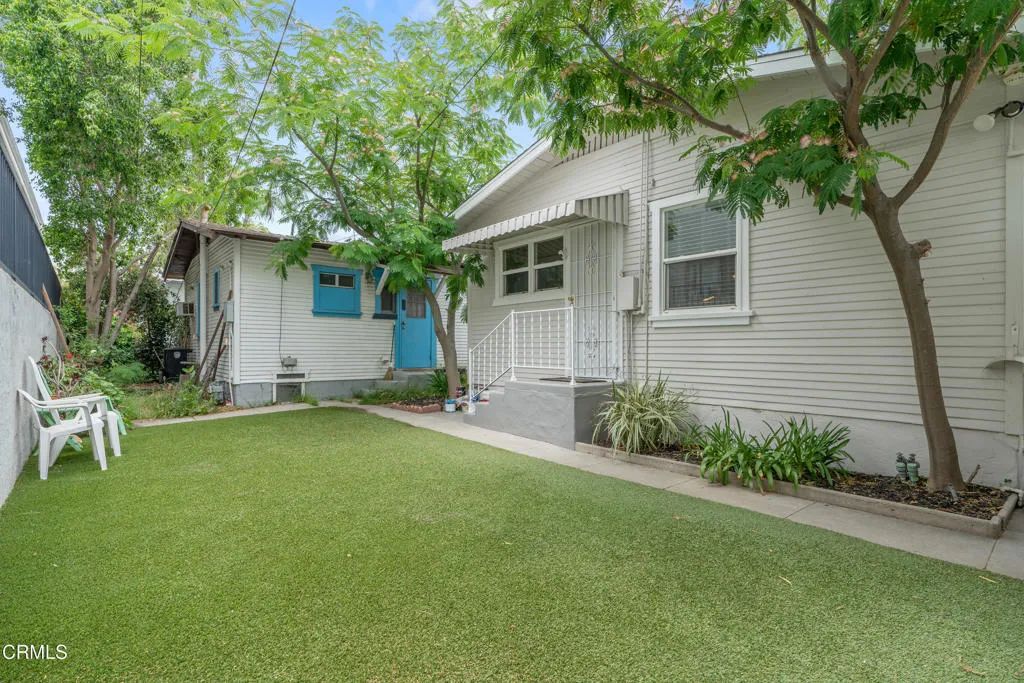Image 13 of property listing at 610 E Angeleno Avenue A, Burbank, CA 91501