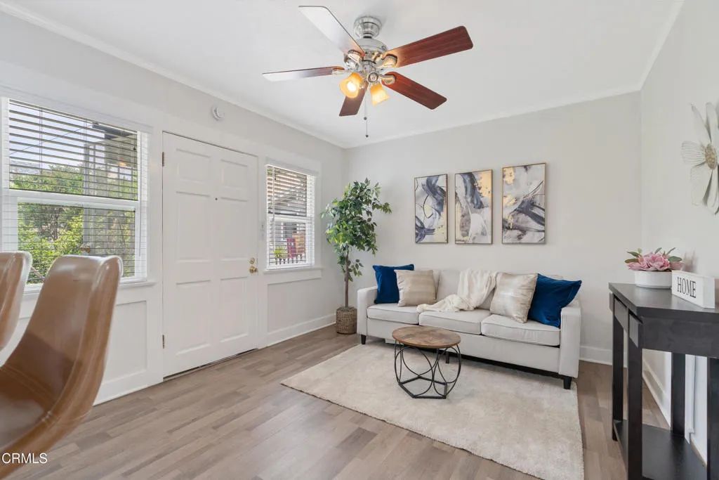 Image 4 of property listing at 610 E Angeleno Avenue A, Burbank, CA 91501