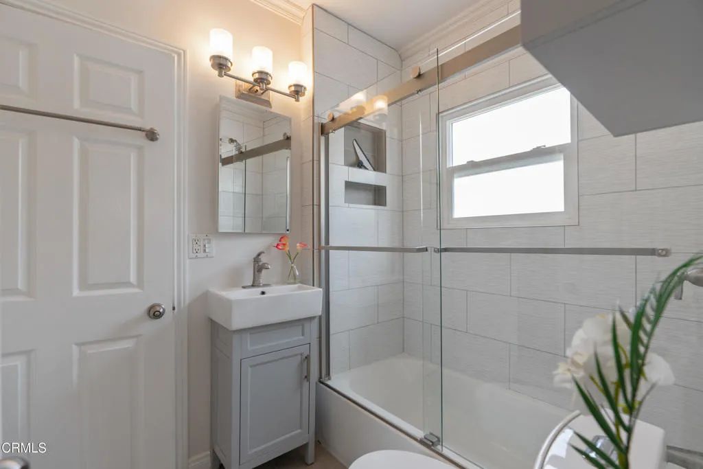 Image 10 of property listing at 610 E Angeleno Avenue A, Burbank, CA 91501
