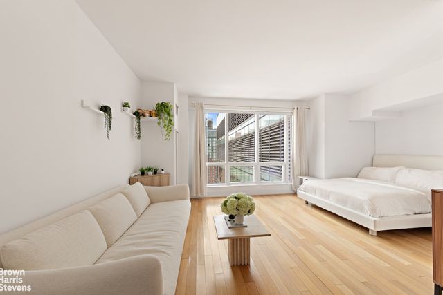 350 W 42nd St Apt 28H, New York City, NY 10036