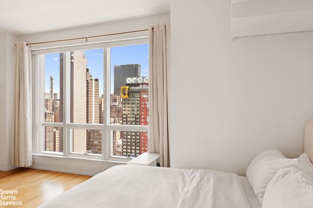 350 W 42nd St Apt 28H, New York City, NY 10036