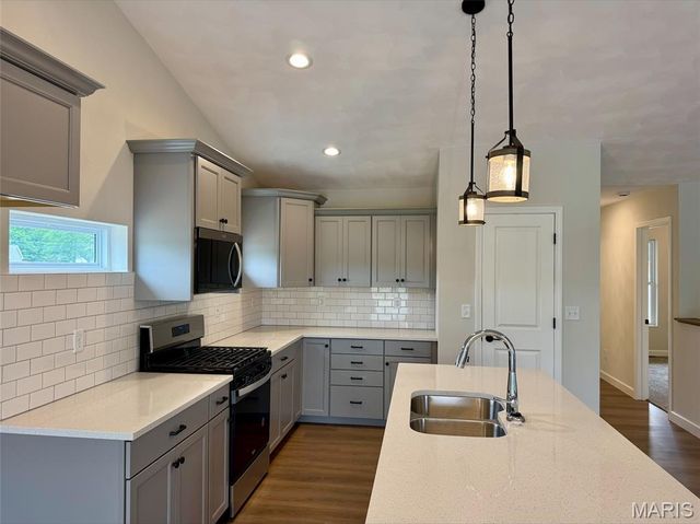 1220 Winding Oaks Lane, Mascoutah, IL 62258