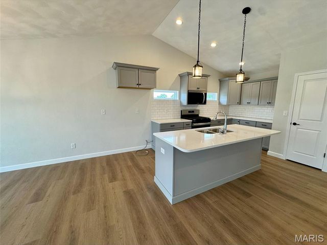 1220 Winding Oaks Lane, Mascoutah, IL 62258