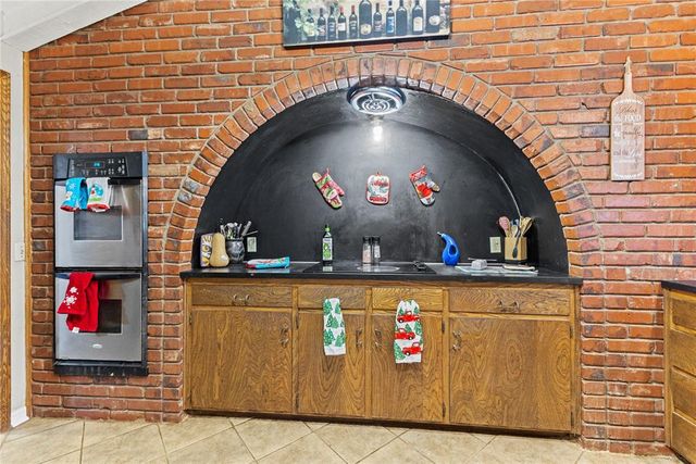 1207 N Kansas, Weatherford, OK 73096