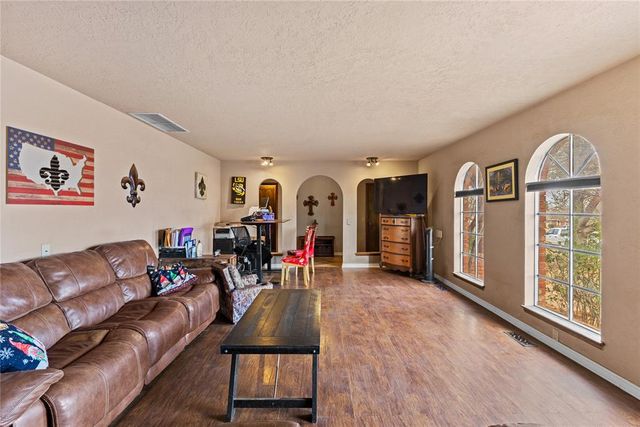 1207 N Kansas, Weatherford, OK 73096