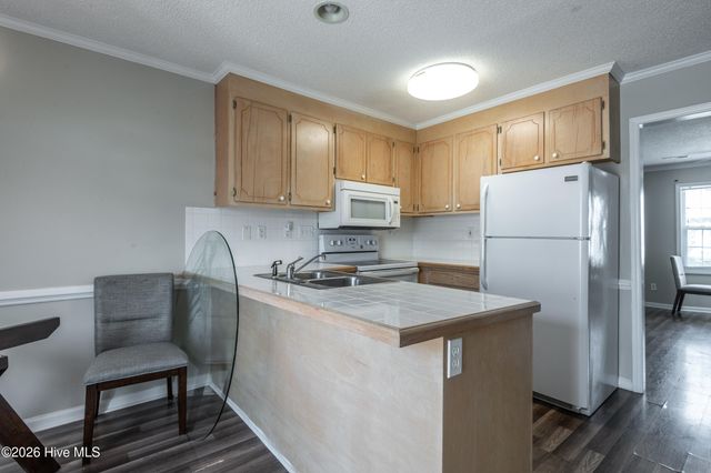 3923 S Sterling Pointe Drive Mm9, Winterville, NC 28590