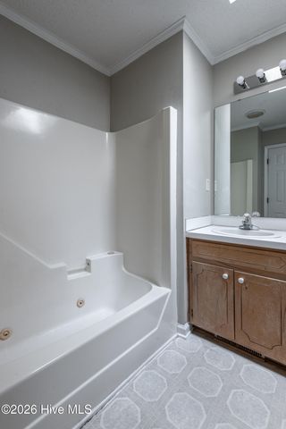 3923 S Sterling Pointe Drive Mm9, Winterville, NC 28590