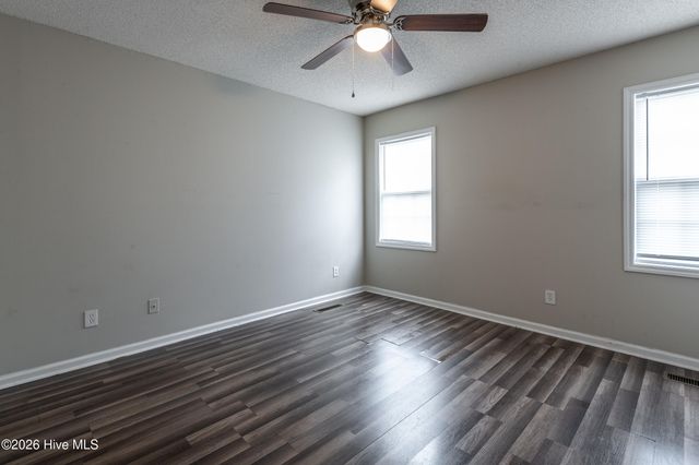 3923 S Sterling Pointe Drive Mm9, Winterville, NC 28590
