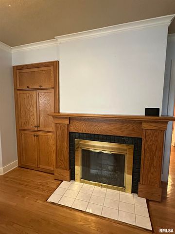 809 W STERLING Avenue, West Peoria, IL 61604