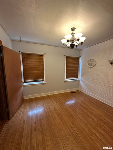 809 W STERLING Avenue, West Peoria, IL 61604