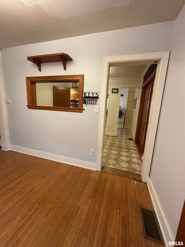 809 W STERLING Avenue, West Peoria, IL 61604