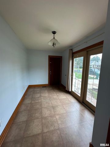 809 W STERLING Avenue, West Peoria, IL 61604