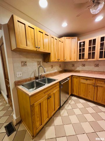809 W STERLING Avenue, West Peoria, IL 61604