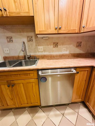 809 W STERLING Avenue, West Peoria, IL 61604