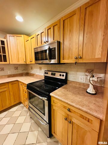809 W STERLING Avenue, West Peoria, IL 61604