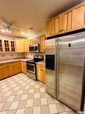 809 W STERLING Avenue, West Peoria, IL 61604