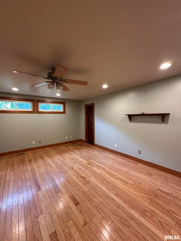 809 W STERLING Avenue, West Peoria, IL 61604