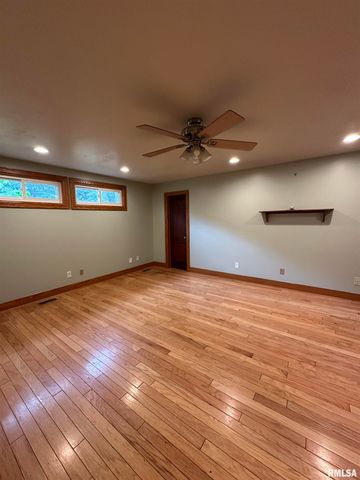 809 W STERLING Avenue, West Peoria, IL 61604