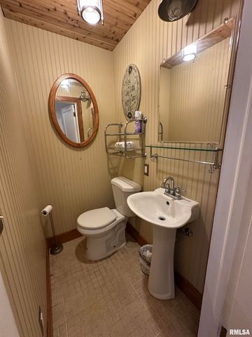 809 W STERLING Avenue, West Peoria, IL 61604