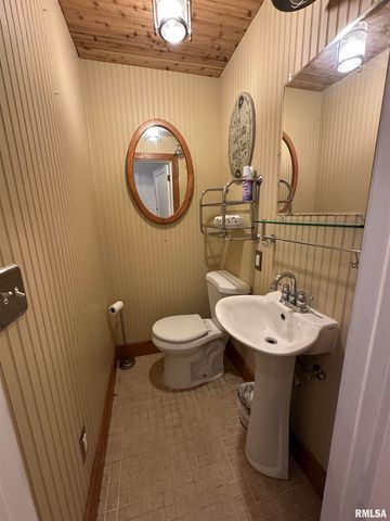 809 W STERLING Avenue, West Peoria, IL 61604
