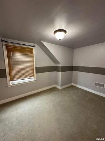 809 W STERLING Avenue, West Peoria, IL 61604