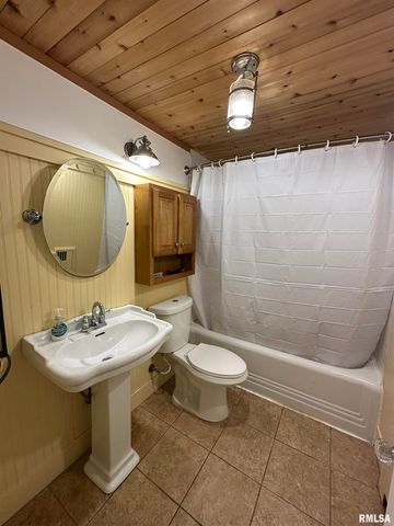 809 W STERLING Avenue, West Peoria, IL 61604