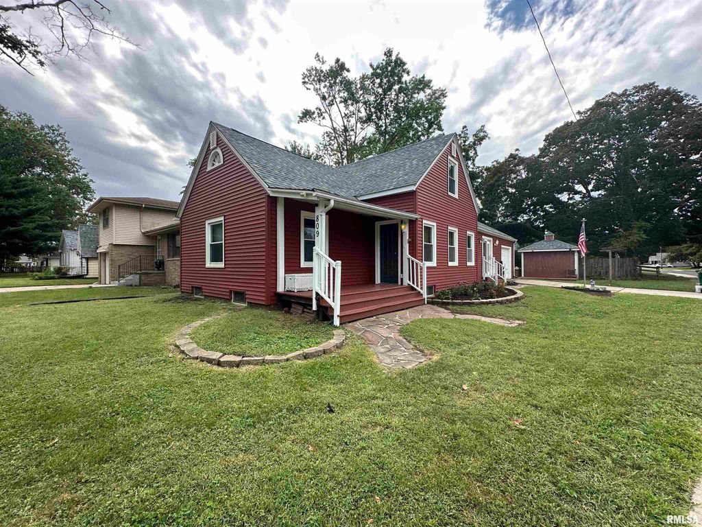 809 W STERLING Avenue, West Peoria, IL 61604