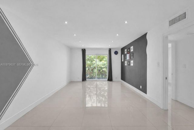 860 NE 78th St 207, Miami, FL 33138