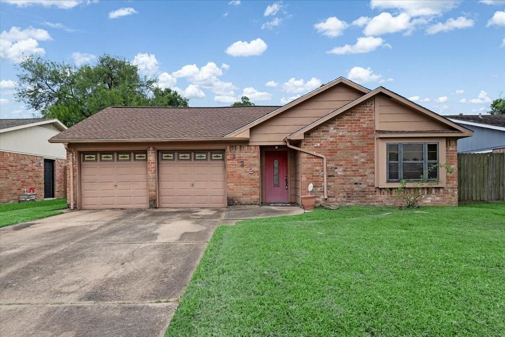 122 White Cedar Street, Houston, TX 77015