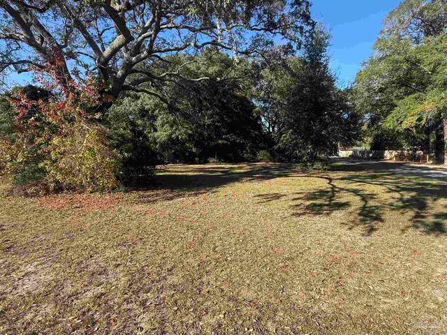5829 Peachtree St, Milton, FL 32570