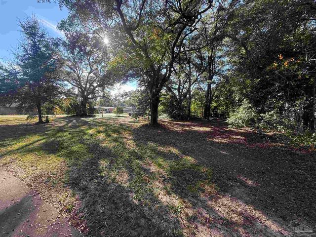 5829 Peachtree St, Milton, FL 32570