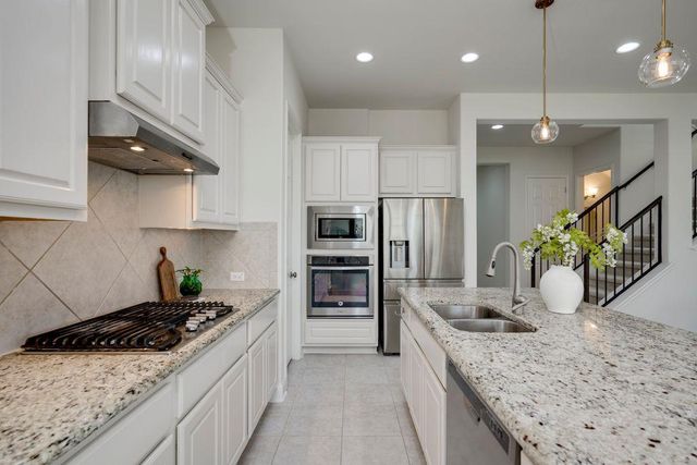 7107 Calpe DR, Austin, TX 78739