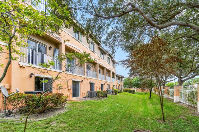 1859 NE 5th Street, Boynton Beach, FL 33435