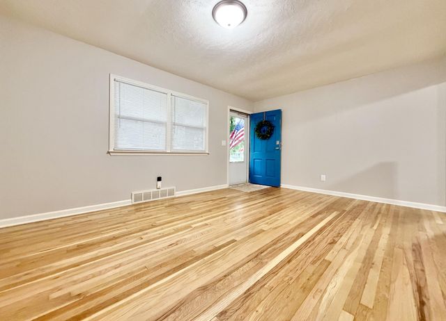 1206 N 20TH Street, Council Bluffs, IA 51501